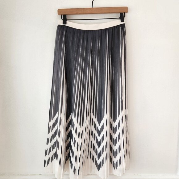 Banana Republic Zigzag Pleated Midi Skirt White Grey Chiffon Flowy Career 0 - Picture 2 of 7
